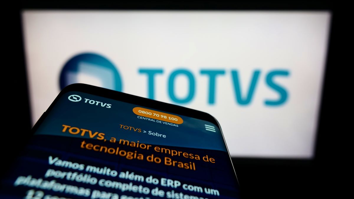 tela com logo da TOTVS representando o post sobre cadastro de fornecedores no totvs